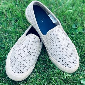 Sperry Seaside Perforated Sneaker Woman’s 8